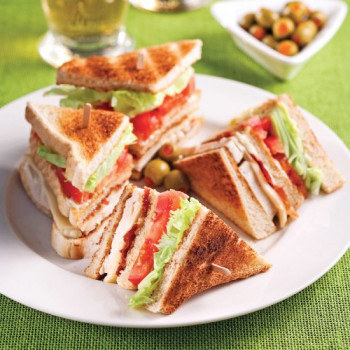 Sandwich Club au poulet et au bacon