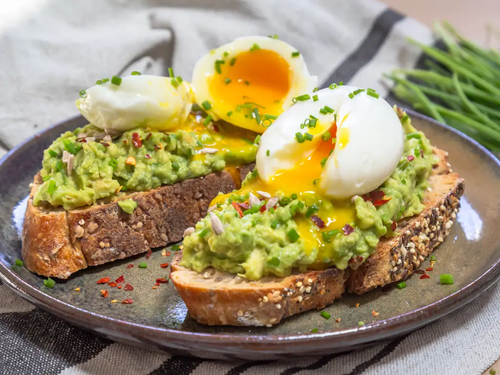 Toast à l'avocat et œuf poché